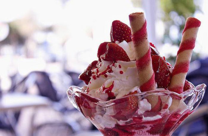 food,ice,cream,strawberry-461dedfaeef345f19007ae7eb18b3bf3_h_large - Dulciuri