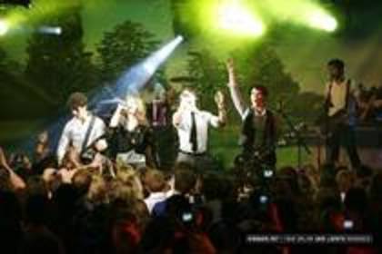 NRKNNIZEXNCULFFZSJA - camp rock european premier concert