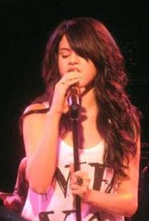 40235093_CFYQVTNWA - selena gomez concertes