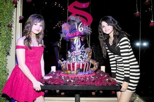 029 - Demi Lovato at  Selena Gomez s Sweet Sixteen