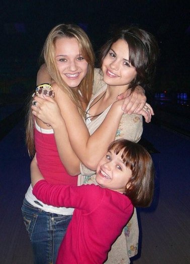 selena,me and hayley-sisterly love