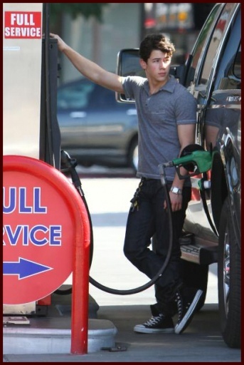normal_gas008 - Nick-Out pumping gas in Los Angeles