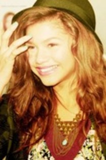 41499217_XTFVTLBDQ - zendaya coleman-rocky blue