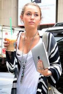 miley-0087576 (25)