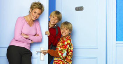 tsl-the-suite-life-of-zack--26-cody-220380_355_186 - The Suite Life of Zack and Cody