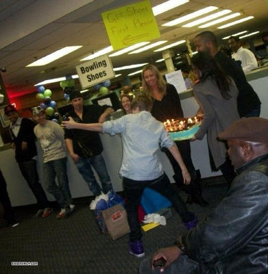 normal_justin_bieber_16th_birthday_party_(31)_