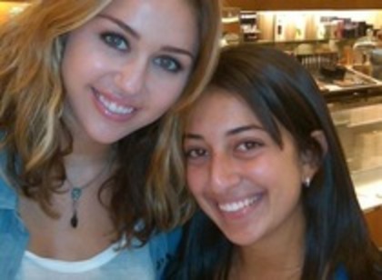 12667886_TFKMAXLFC - miley cyrus rare and personals photos