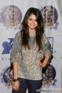 0 x - 3o . 1o . 2o11 . x - 0 (14) - Selena Gomez Award Shows 2OO7 October 3O World Magic Awards