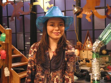 If a REAL cowboy wore this sparkly blue hat, the other cowboys would beat him up!!! - Our First iCarly Web Show
