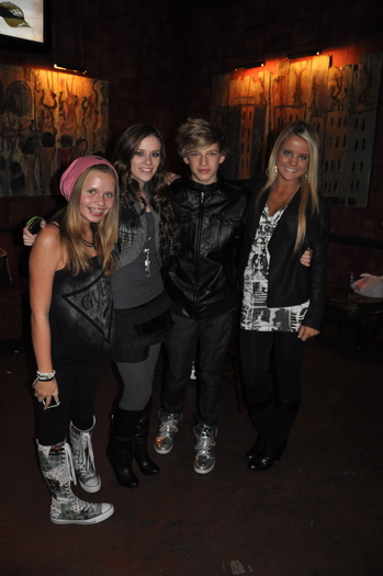 with Alli Cody nd Payton - Meeting Cody Simpson