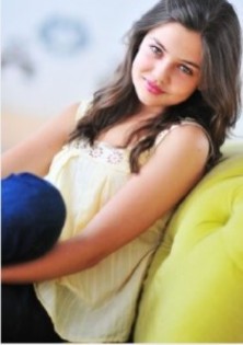 Danielle-Campbell4-211x300