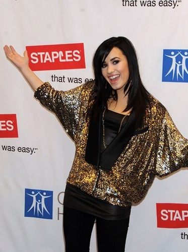 a big and cute hug from demi L.! this is like a gift,so take this!! lololo'