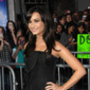 demi-lovato-465012l-thumbnail_gallery