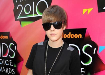 justin-bieber-kca-2010[1]