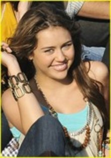 16531273_RJKEVMSDE - Miley Cyrus Jonas Brother s Video Shoot video or send it on demi lovato