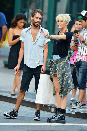 tumblr_ma9aw6ArZd1r89jeqo1_400 - Miley s new look