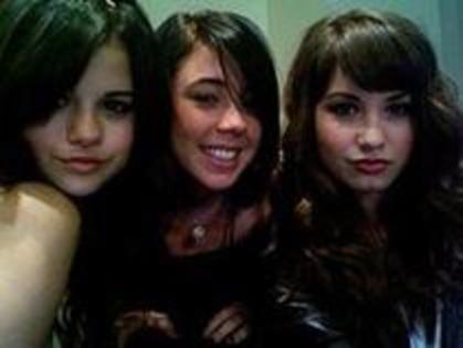 XQYNISMYMOJZCFOIJGD - me-selena and marissa