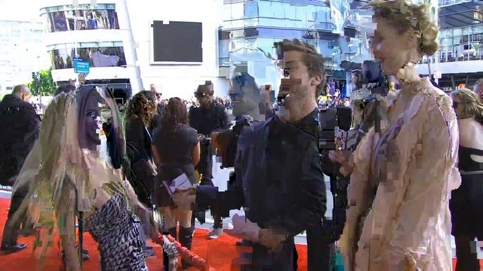 bscap0017 - 2010 - American Music Awards - Red Carpet Interview 01 - Captures by me