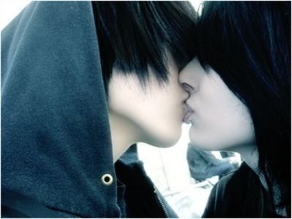 emo-kids-cry-when-they-kiss - emo kiss