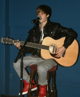 normal_justin-bieber-science-museum0(16)