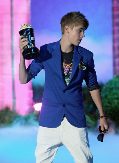 JustinBieber-MTVmovieawards-2011-04