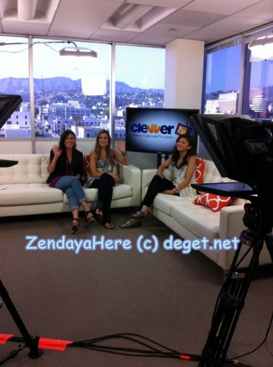 had a swagtastic time with @clevvertv!! thanks ladies!!!! #muchlove #swagitout #DFTS