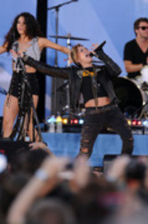 17025071_BPHCSTGQC - Miley Cyrus Performs On ABC s Good Morning America-June 18 2010