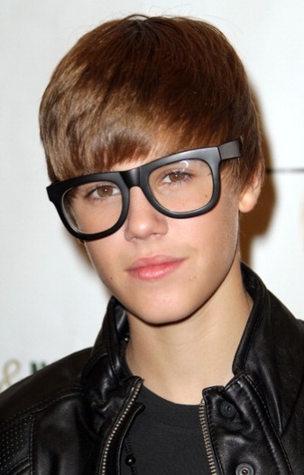justin-bieber-halloween-appearance-barnes-noble-the-grove
