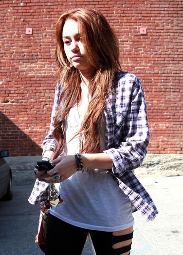 Miley+Cyrus+Arriving+Studio+Burbank+1wyBYwqNbFHl