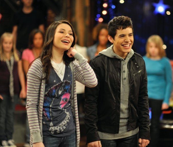 Miranda Cosgrove And David Archuleta (15) - I am back