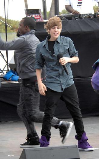 justin-bieber-020510-1