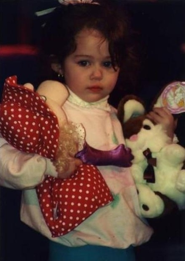 miley-cyrus-baby-picture-9948-1233790218-0