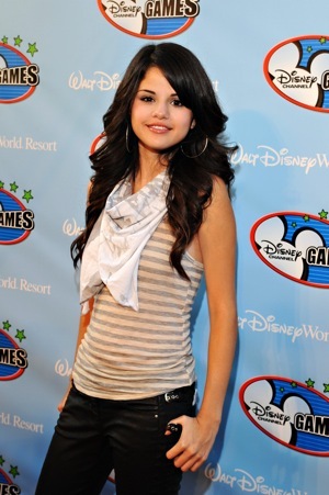 selena-gomez-disney-games-nc[1]