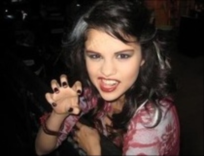2 - Selena rare personal pictures