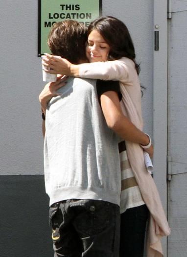 selena-jake-hugging (4)