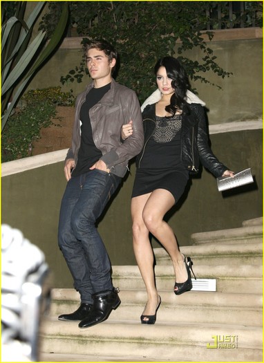 gall-zac-efron-vanessa-hudgens-surprise-party-02