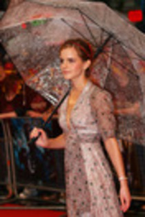 gallery_thumb-0707_emma_watson_pantyflash_11 - Harry Potter premiere