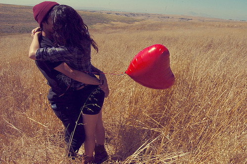 couple,field,kiss,story,my,lov,love-ed0cccb94c098f5658779c18d3e9eeb3_h_large - o_O Friends ILY o_O