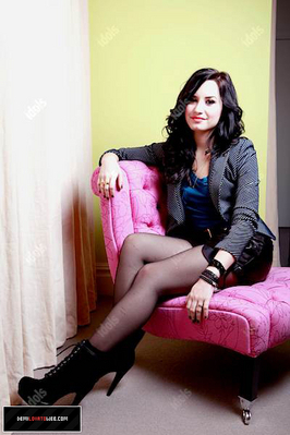 Photoshoot-demi-lovato-17651584-266-399