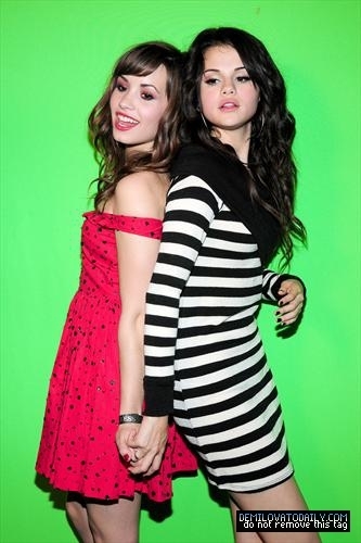 18572251_YYZNALYTY - Demi and Selena