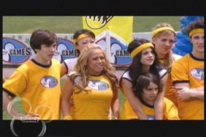 normal_007 - SGomez-Disney Channel Games Week 2 Screencaps