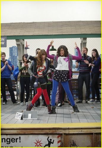 normal_bella-thorne-shake-up-promos-31