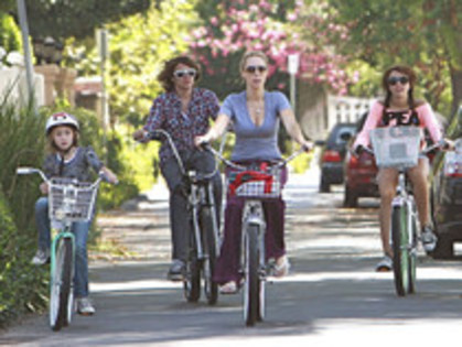 HGNUWUYYWEDRXMLIRCR - Miley Cyrus Family Bike Ride