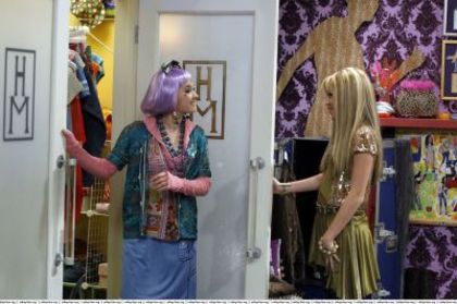  - Hannah Montana Season 1 Episode 17 - Torn Between Two Hannahs