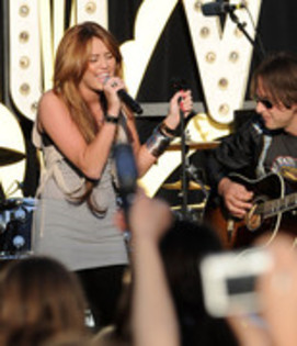 15290207_IFYDMIILW - Miley Cyrus Performs At Make-A-Wish Foundations World Wish Day