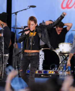 17025065_CMEYJQVVO - Miley Cyrus Performs On ABC s Good Morning America-June 18 2010