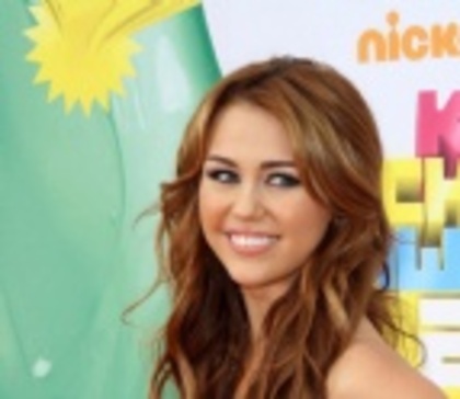 7780649 - miley  out of step on the red carpet