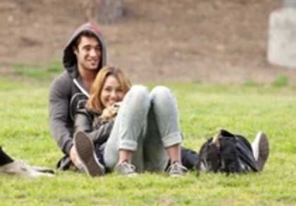 05 02 At Griffith Park in LA with Josh Bowman - Miley Ray Cyrus (14)