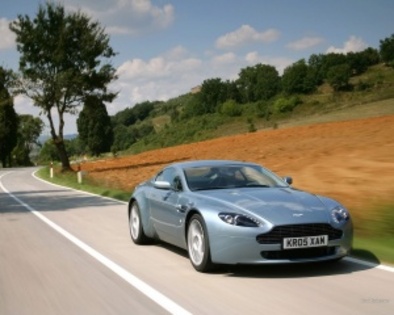 Aston-Martin_Vantage-V8_171