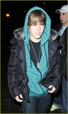 normal_justin-bieber-scotland-school-07